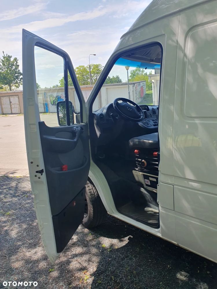 Mercedes-Benz Sprinter - 5