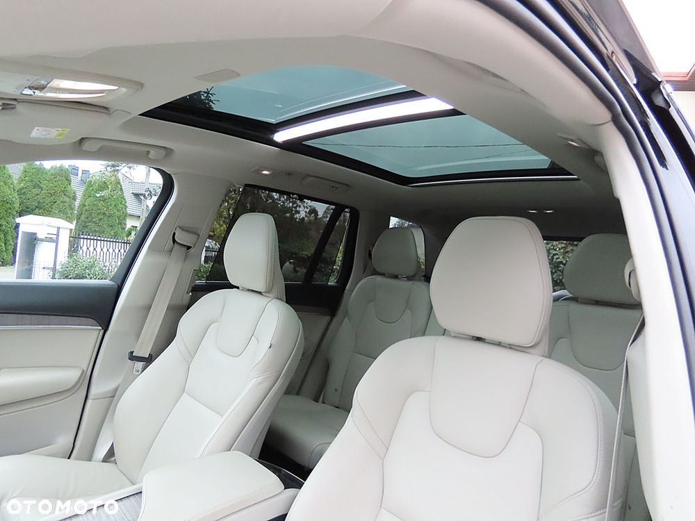 Volvo XC 90 B5 D AWD Ultimate Bright - 24