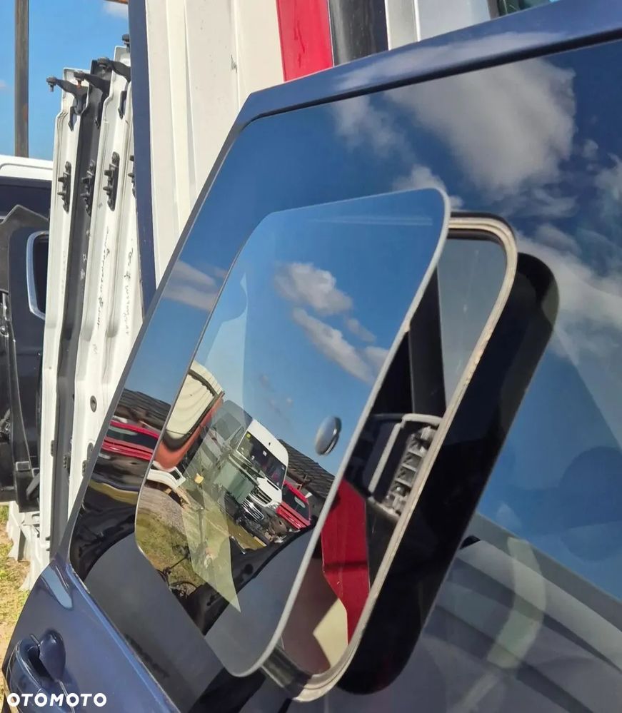 Szyba Otwierana Uchylna Boczna Lewa Za Kierowcą Przyciemniona Ford Custom - 2