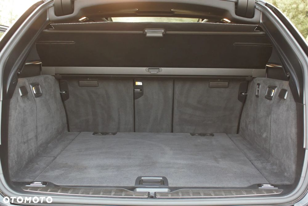 BMW Seria 5 528i Touring - 10
