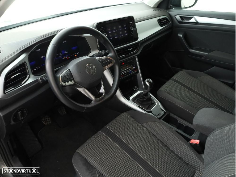 Volkswagen T-Roc 1.0 TSI Urban — fotografia 10