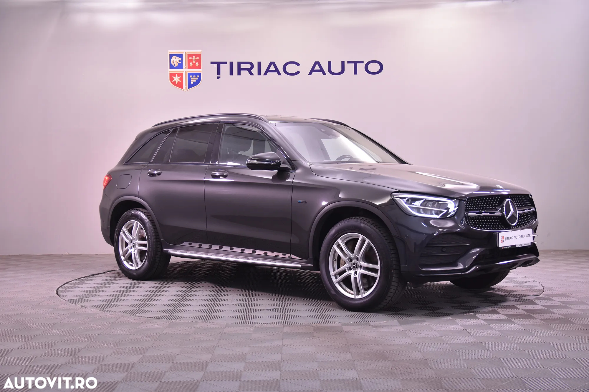 Mercedes-Benz GLC 300 e 4Matic 9G-TRONIC AMG Line - 7