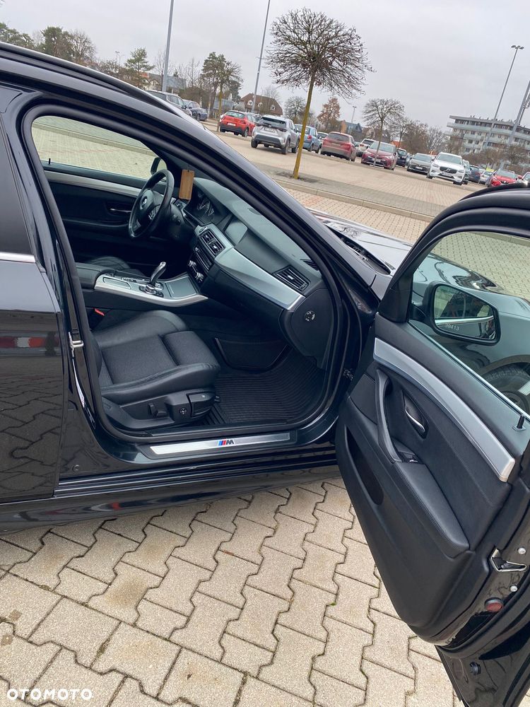 BMW Seria 5 525d xDrive - 10