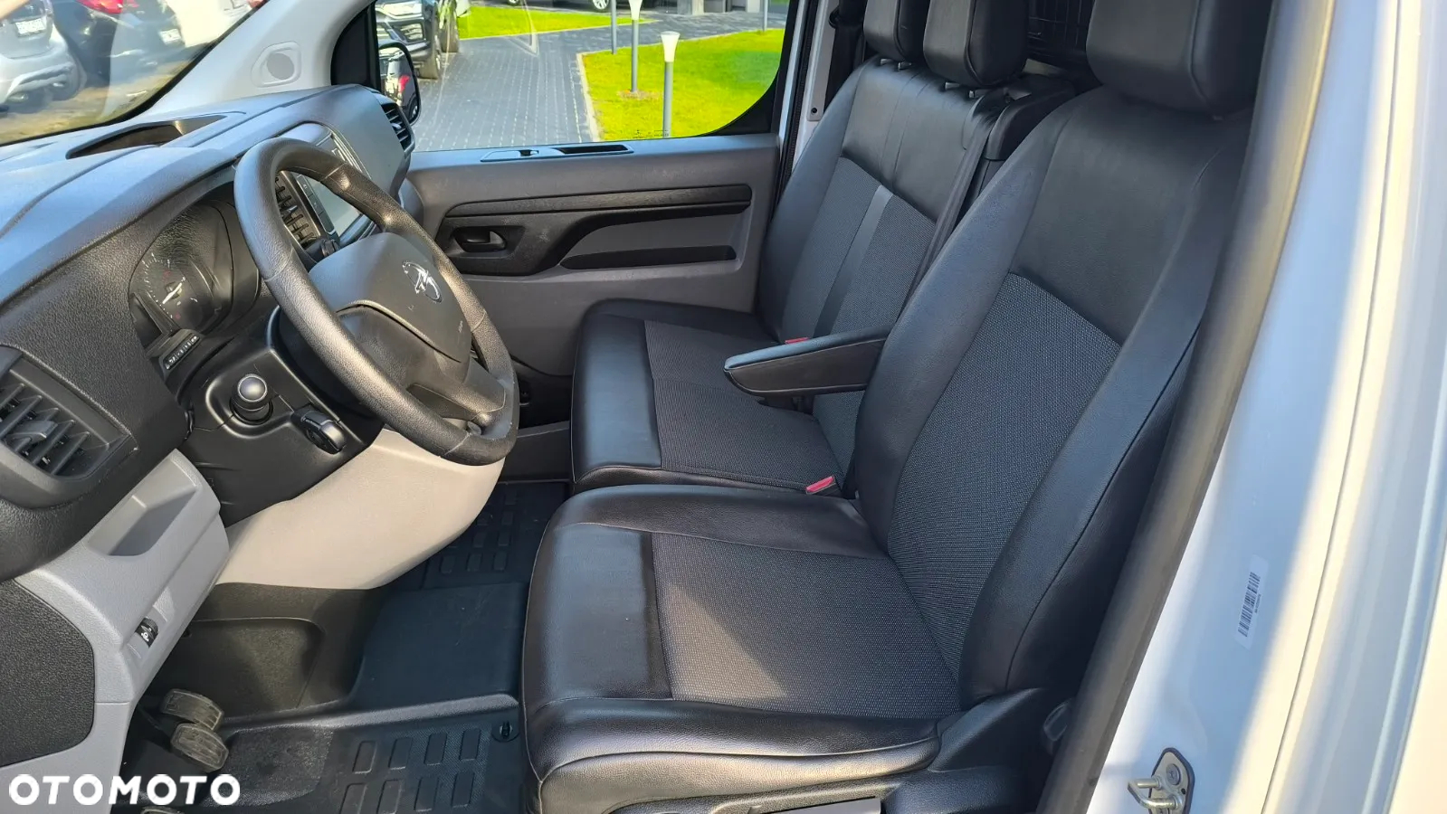 Opel Vivaro C - 14