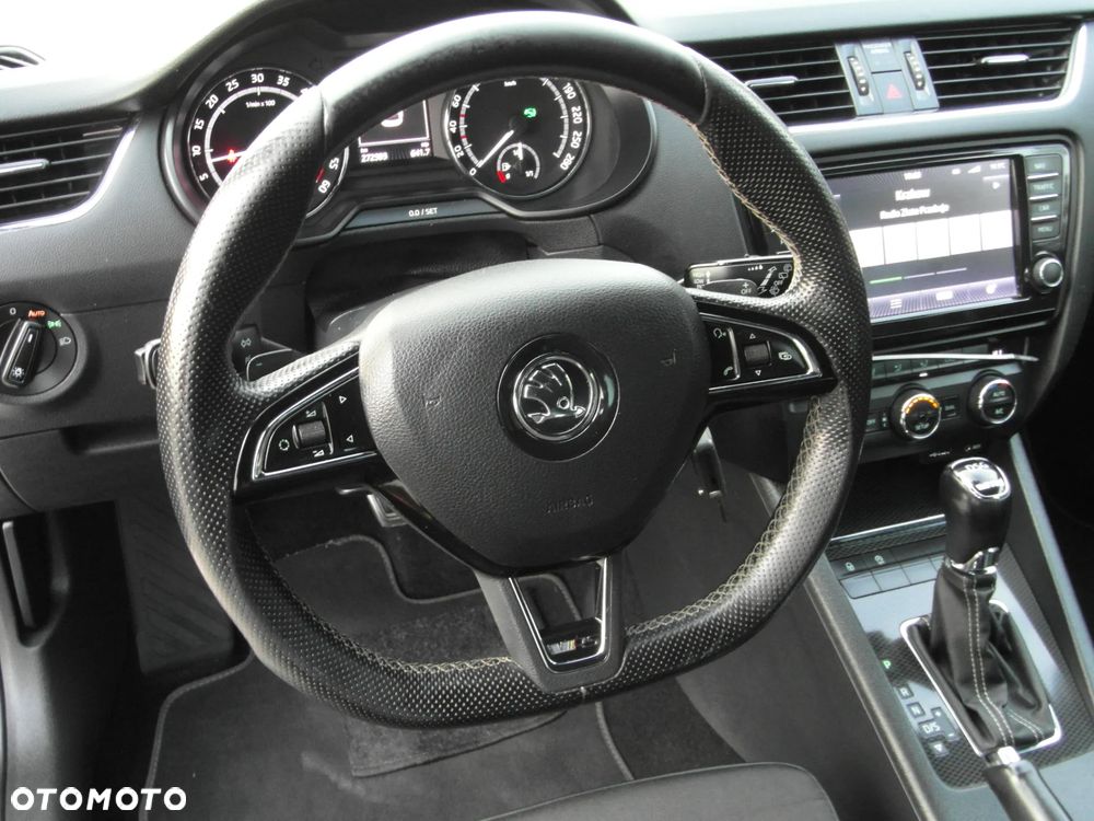 Skoda Octavia 2.0 TDI DSG RS - 24