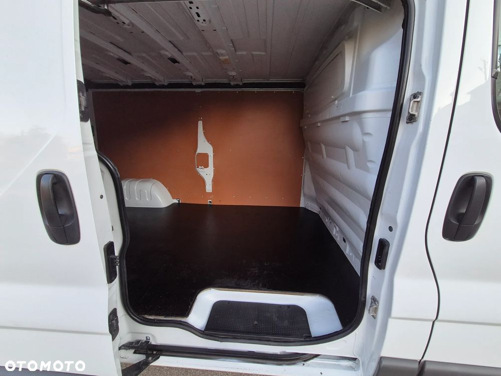 Opel Vivaro - 8