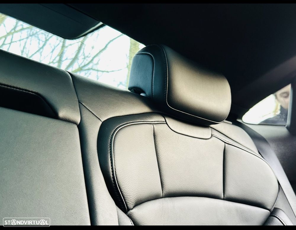 Porsche Taycan 4 - 16