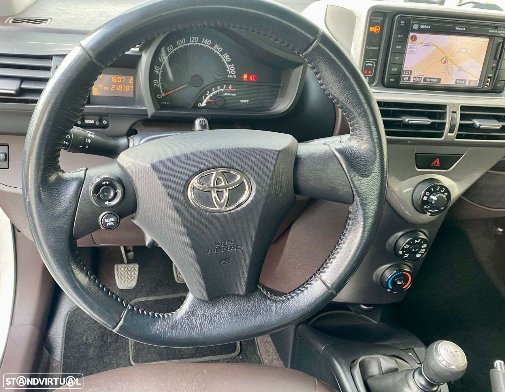 Toyota iQ 1.4 D-4D 2 NAVI+Bluetooth - 9