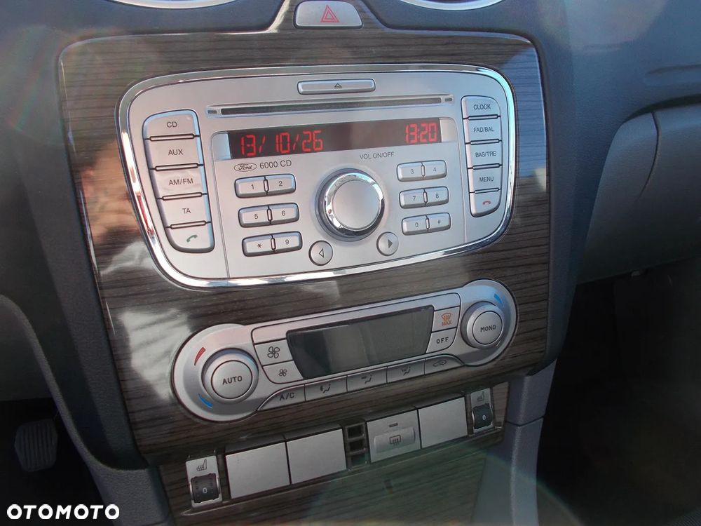 Ford Focus 1.8 Ghia - 22