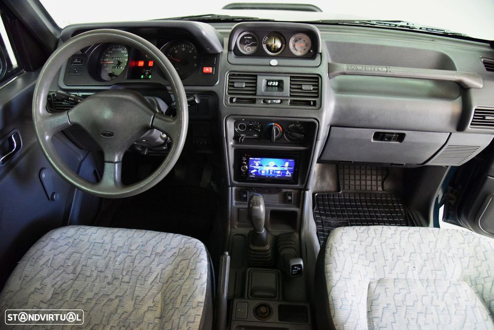 Mitsubishi Pajero - 13
