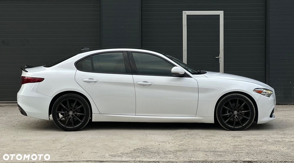 Alfa Romeo Giulia 2.0 Turbo 16V AT8-Q4 Ti - 4