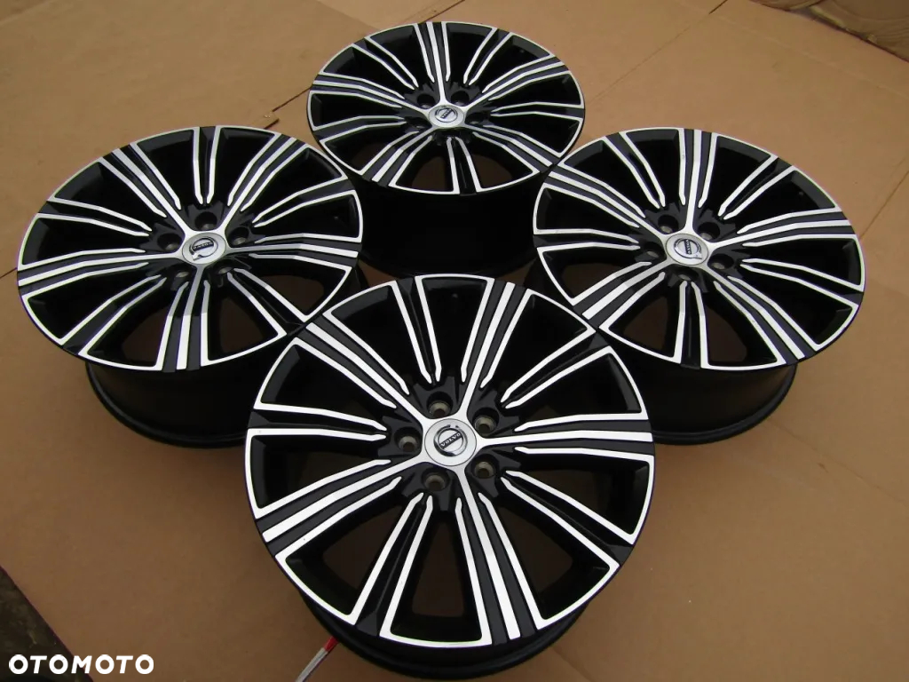 4x Felgi 18 Volvo S40 V60 S90 V90 C30 S60 XC40 XC60 8j 5x108 ET42 - 16