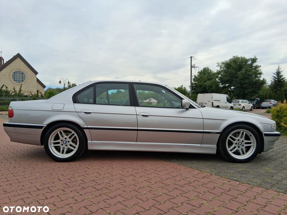 BMW Seria 7 - 12