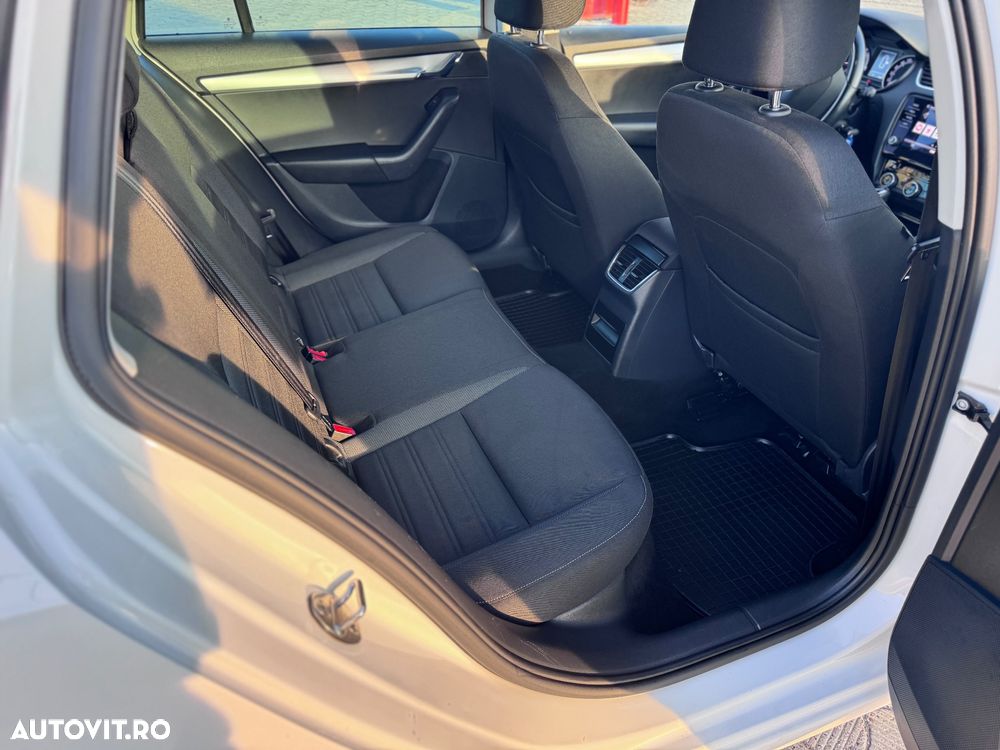 Skoda Octavia 2.0 TDI DSG Ambition - 8