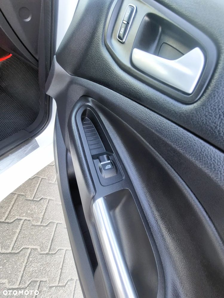Ford Kuga 1.5 EcoBoost 2x4 Titanium - 19