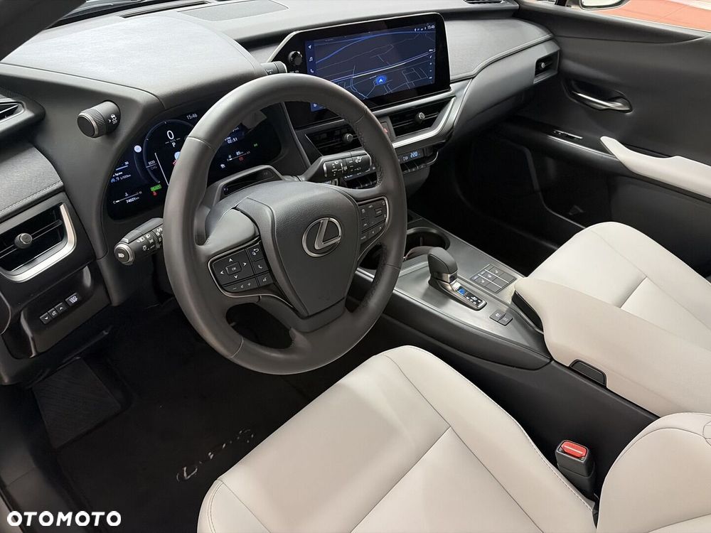 Lexus UX 300h F Sport Design - 11