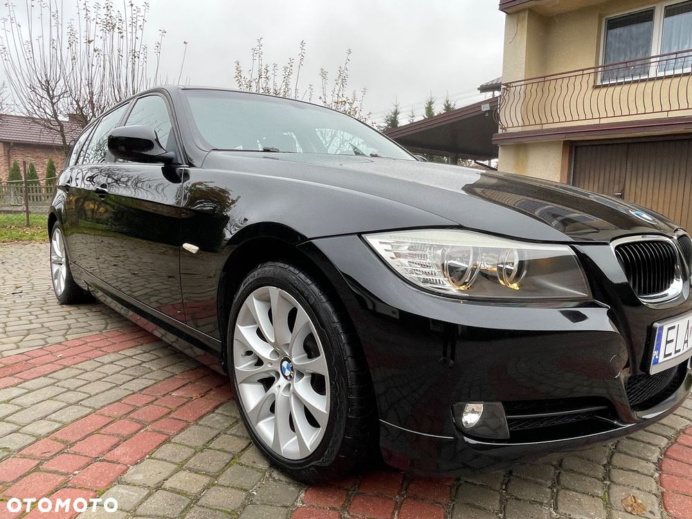 BMW Seria 3 318i Touring - 13