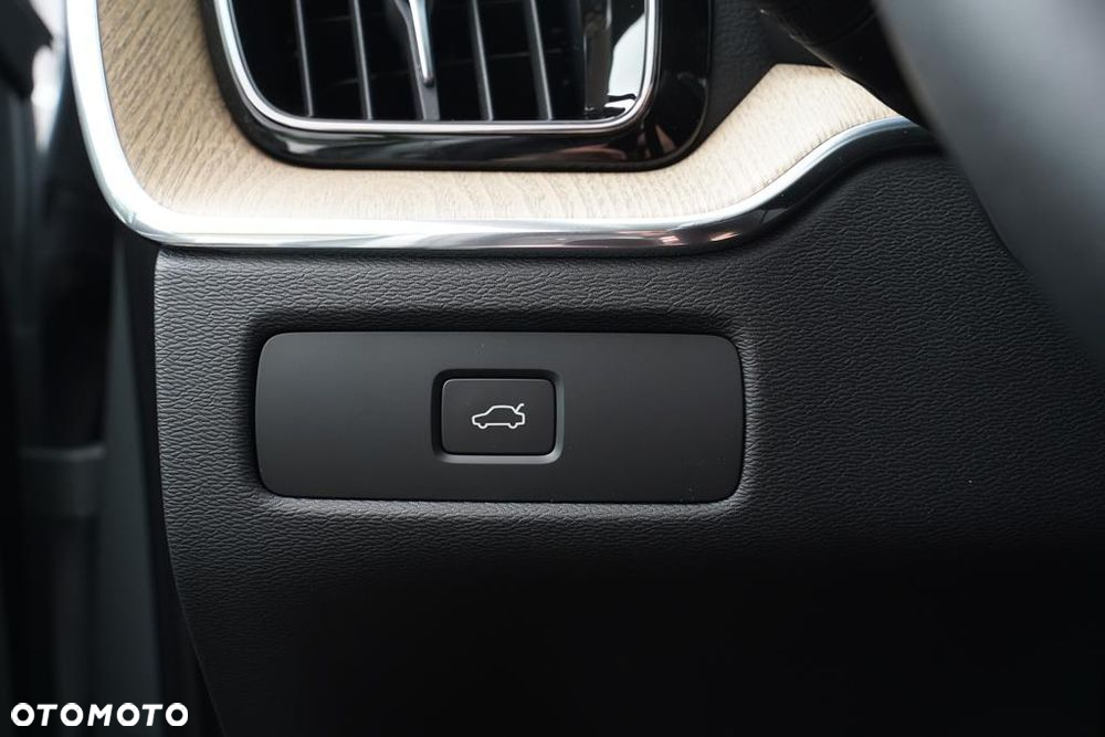 Volvo XC 60 B5 B AWD Plus Dark - 13