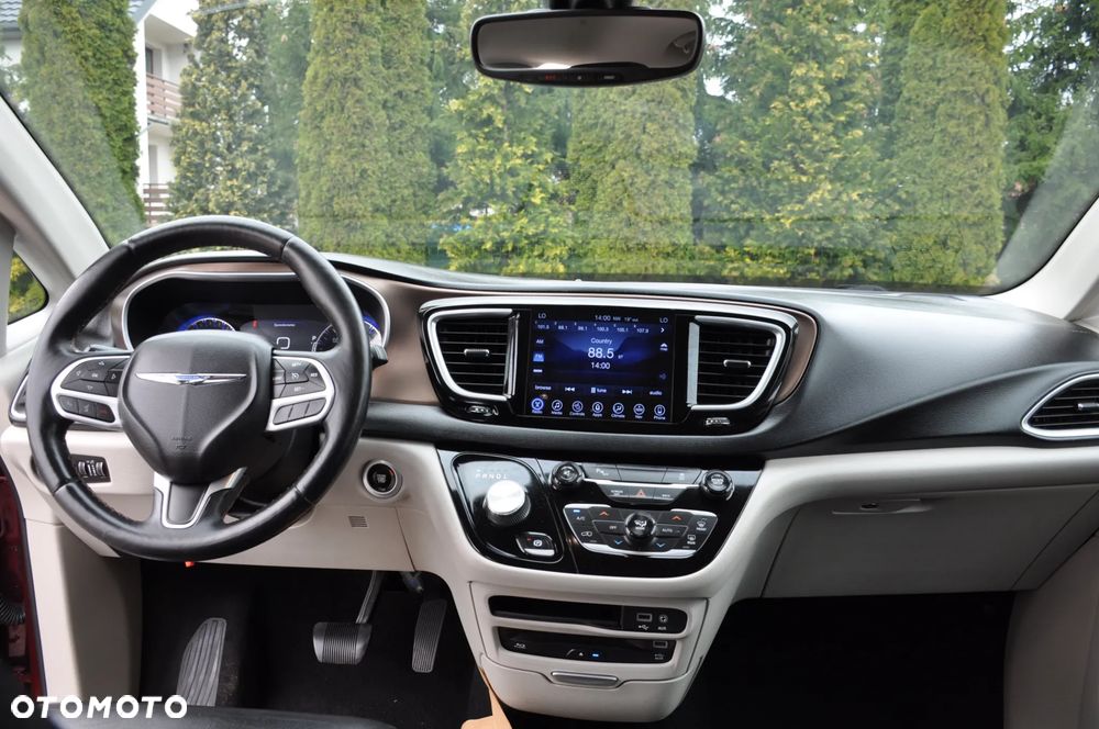 Chrysler Pacifica - 31