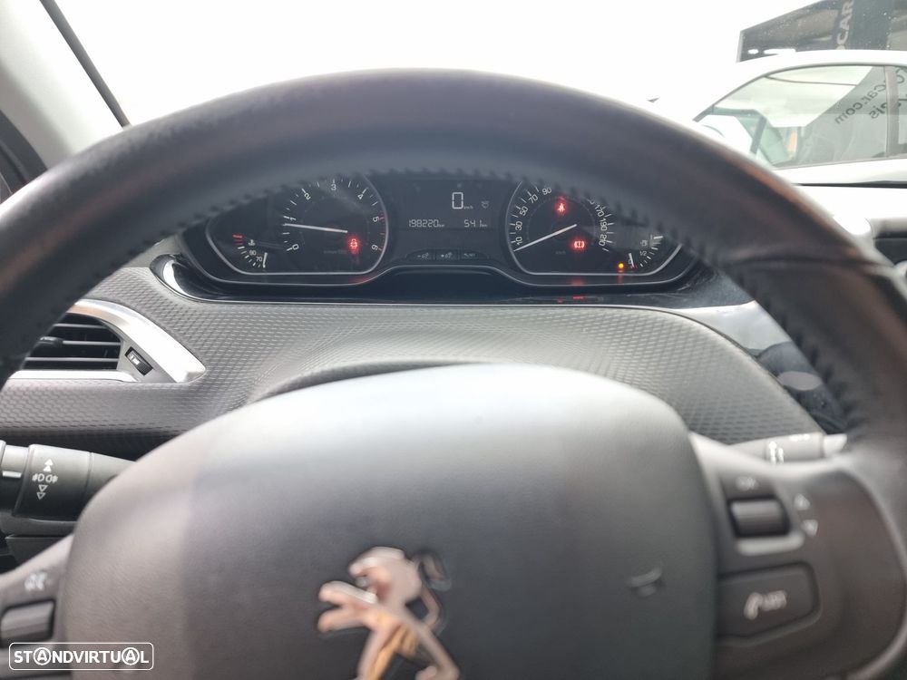 Peugeot 2008 1.6 BlueHDi Style - 21