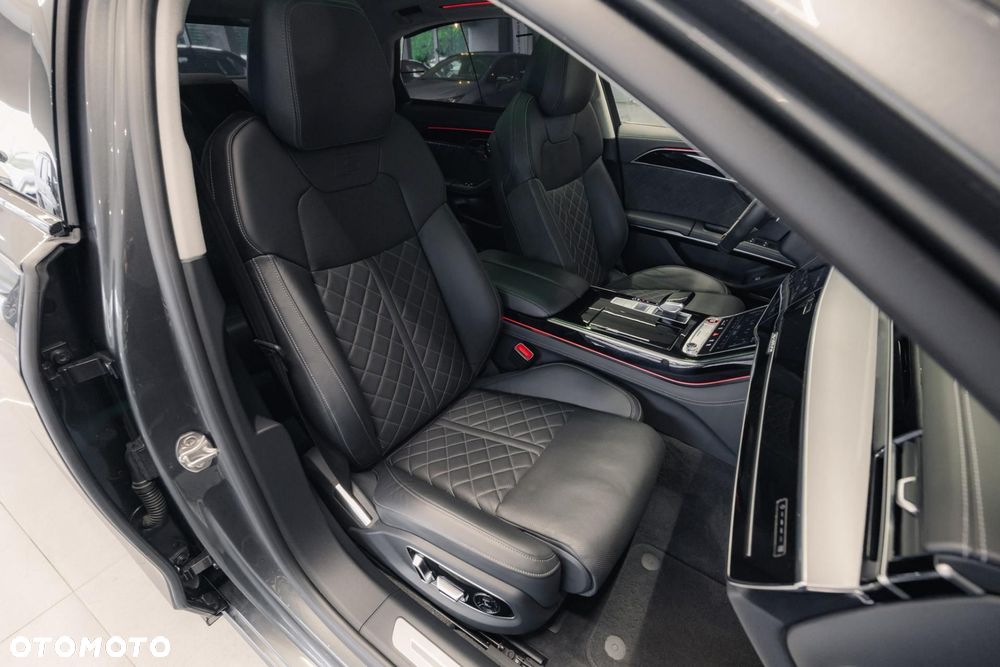Audi S8 - 16