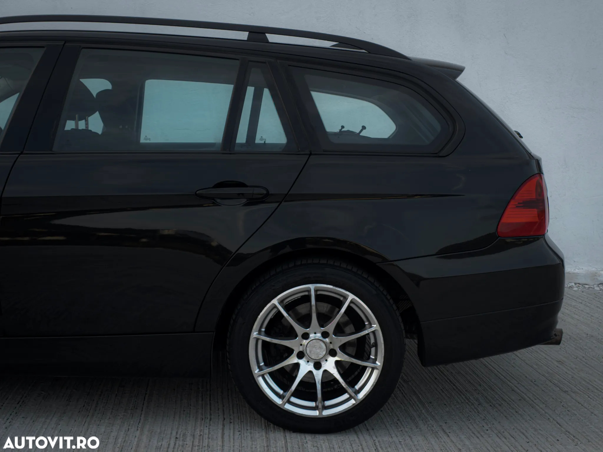 BMW Seria 3 320d DPF Touring - 13
