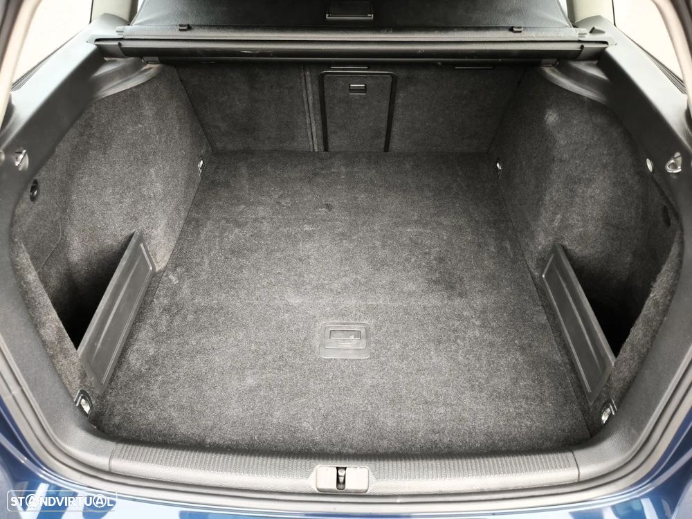 VW Passat Variant 2.0 TDI Confortline - 33