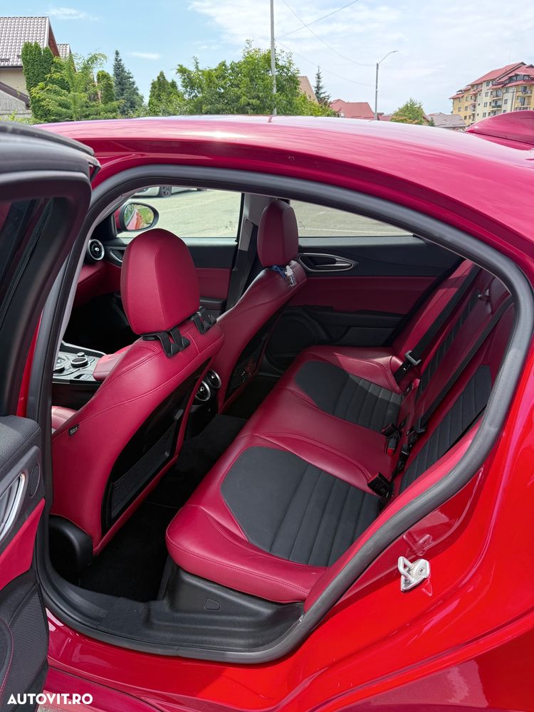 Alfa Romeo Giulia 2.0 Turbo RWD AT8 - 16
