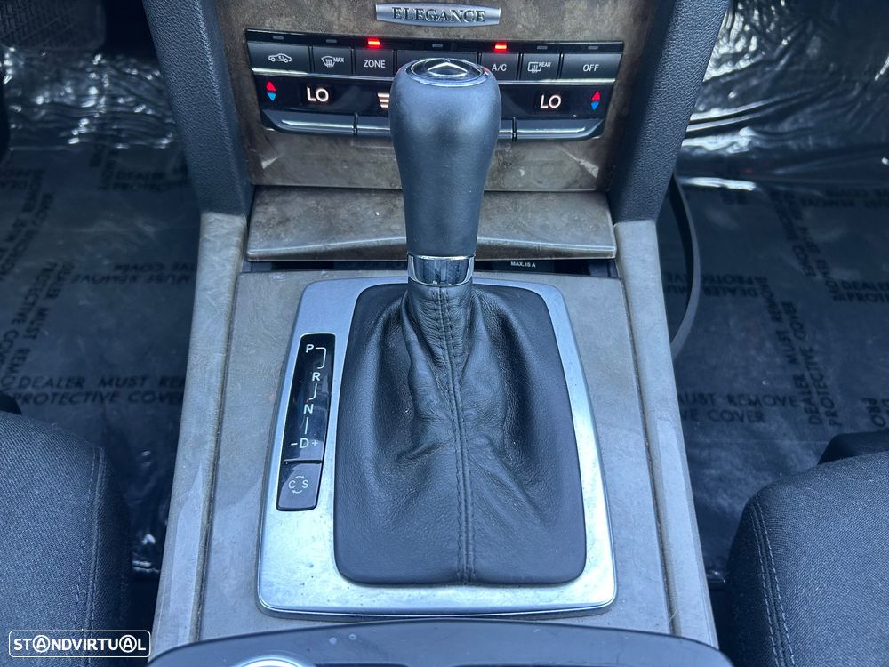 Mercedes-Benz E 250 CGI BlueEFFICIENCY 7G-TRONIC - 17