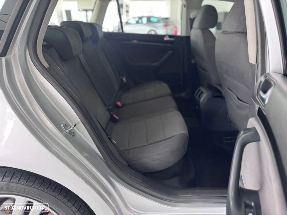 VW Golf Variant 1.6 TDi Confortline - 21