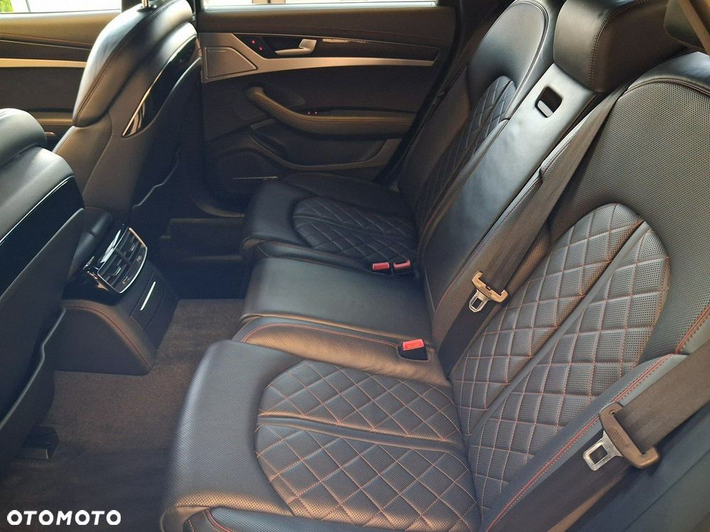 Audi S8 - 16