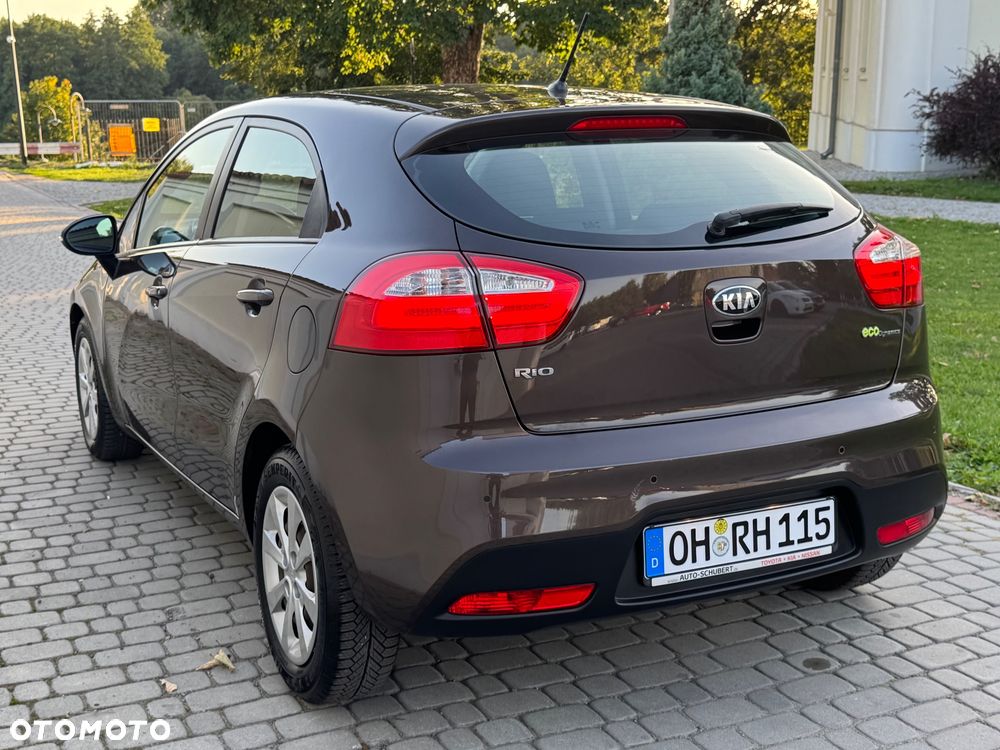 Kia Rio - 32