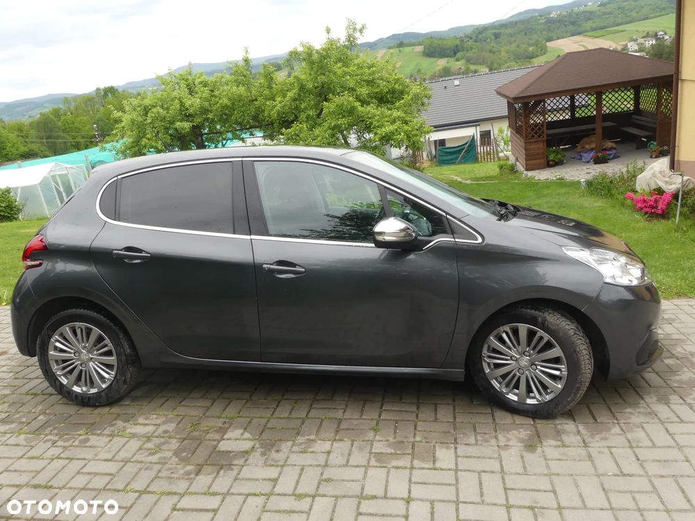 Peugeot 208 1.2 PureTech GPF Signature S&S EAT6 - 14
