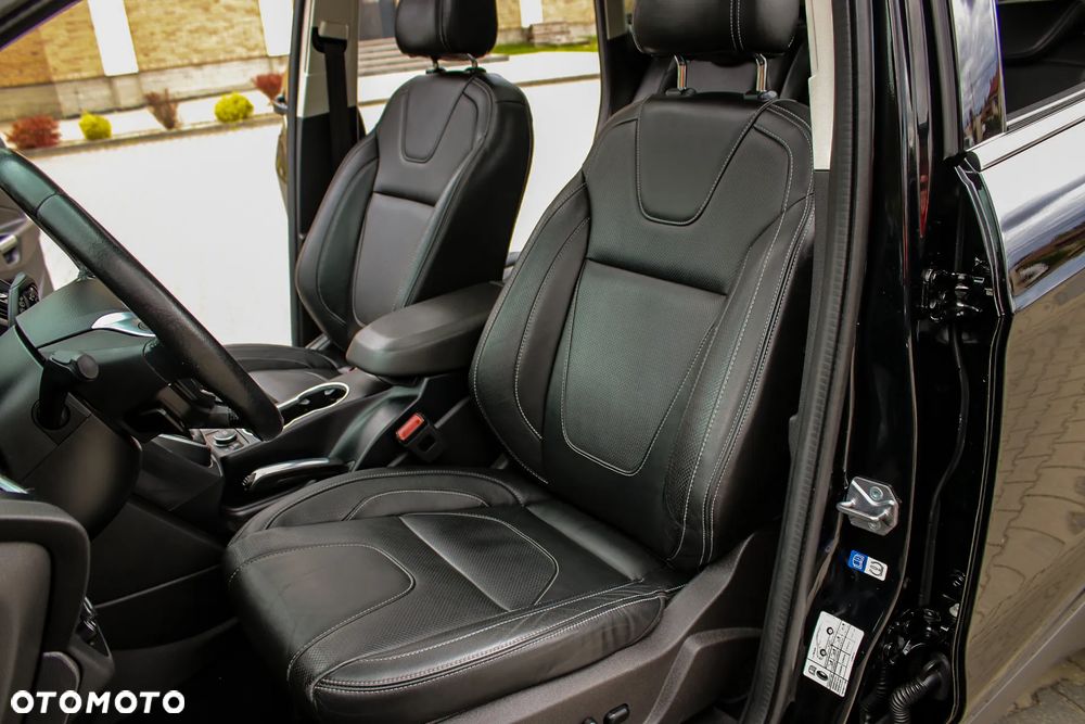 Ford Kuga 1.5 EcoBoost 2x4 Titanium - 32