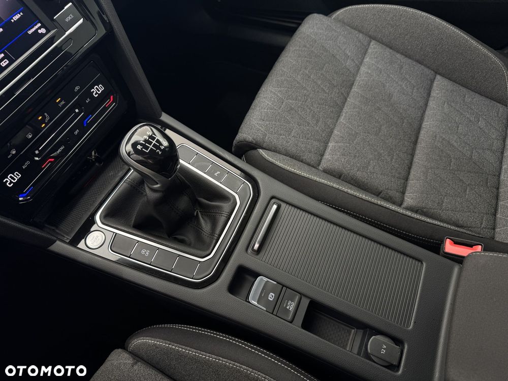 Volkswagen Passat - 24