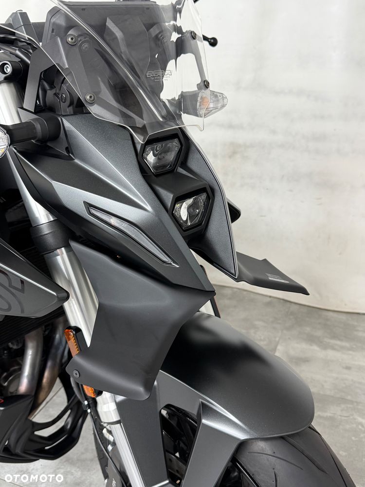 Suzuki GSX - 18