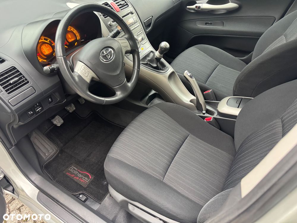 Toyota Auris 1.6 VVT-i Executive - 18
