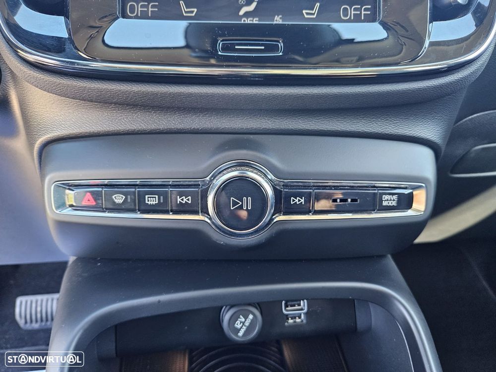 Volvo XC 40 D4 AWD Geartronic Momentum Pro - 33