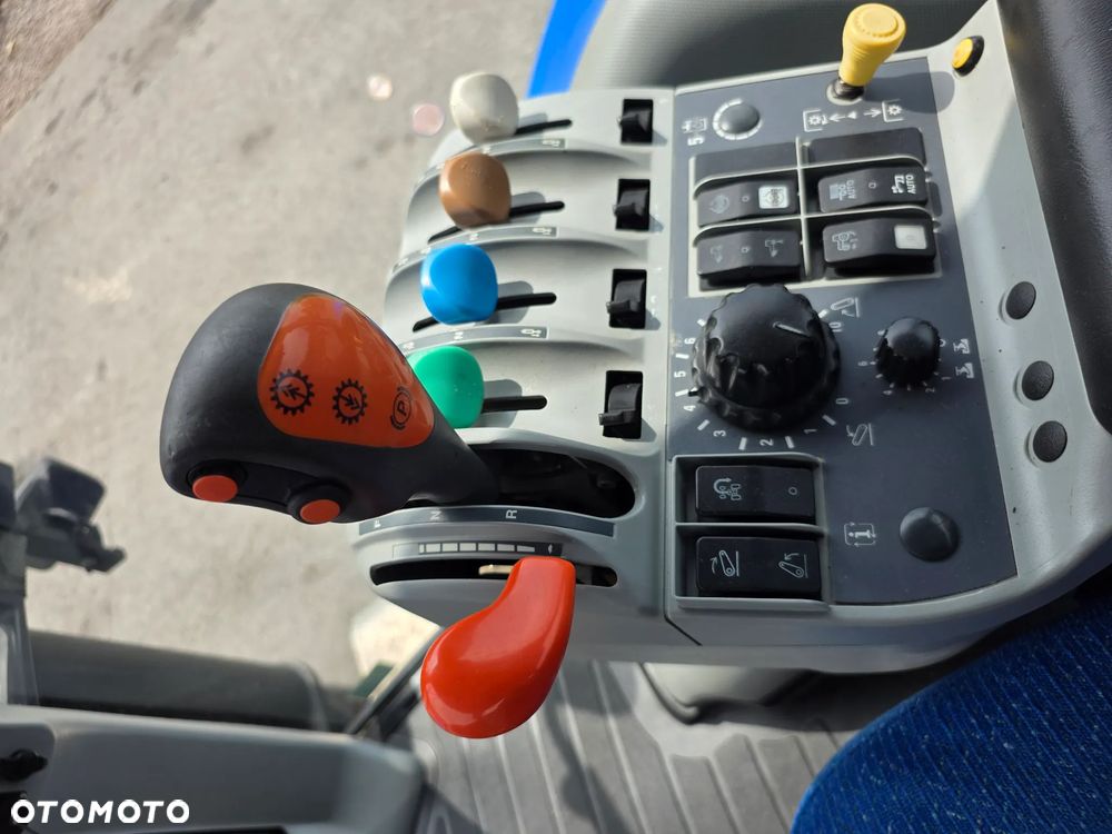 New Holland T8020 - 10