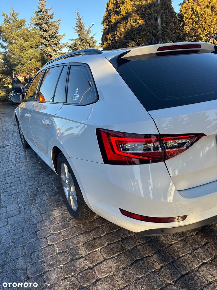 Skoda Superb 2.0 TDI DSG Style - 27