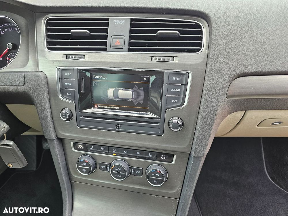 Volkswagen Golf - 10