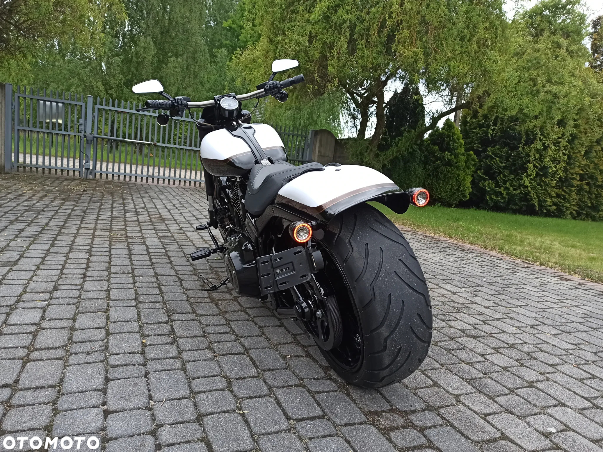 Harley-Davidson Softail Breakout - 3