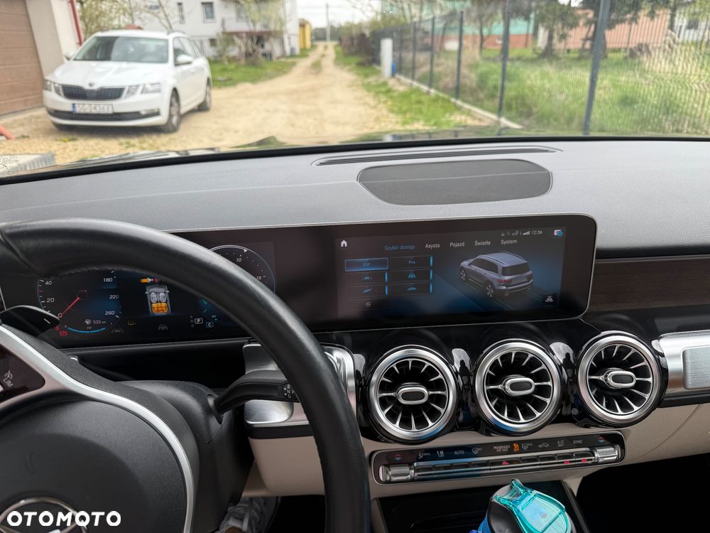 Mercedes-Benz GLB 250 4-Matic Progressive 8G-DCT - 13