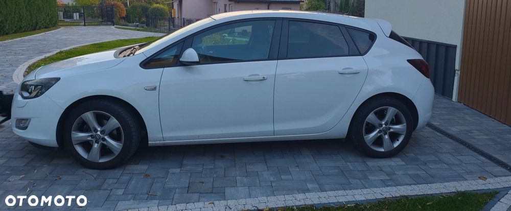 Opel Astra 2011 photo 3