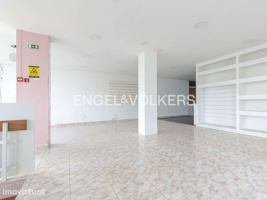 Espaço Comercial em frente ao Bingo da Amadora - Grande imagem: 4/27