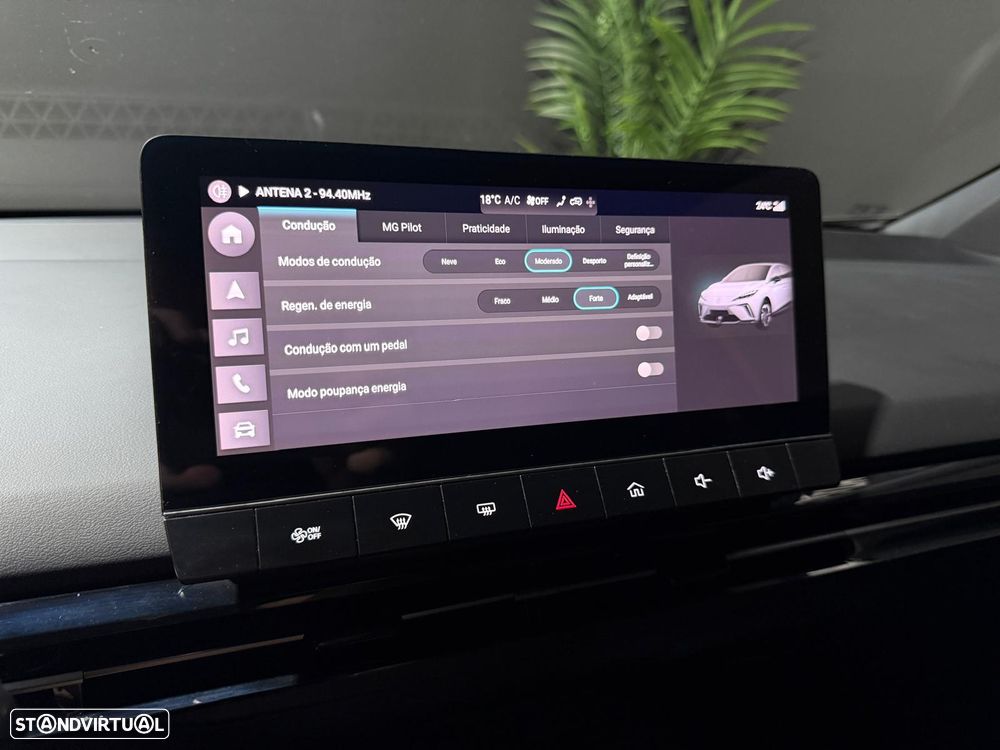 MG MG4 64 kWh Luxury - 32