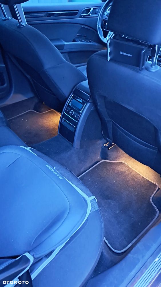 Skoda Superb 2.0 TDI Elegance - 27
