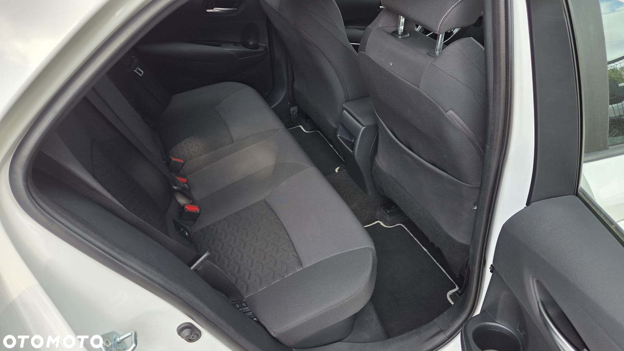 Toyota Corolla 1.8 Hybrid Business Edition - 16
