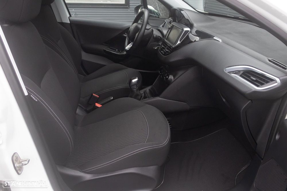 Peugeot 208 1.2 PureTech Style - 21