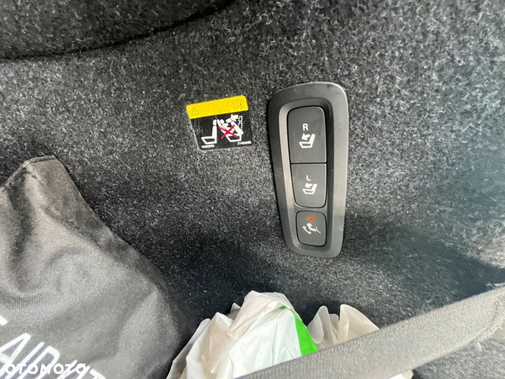 Volvo XC 40 D3 AWD Geartronic R-Design - 13